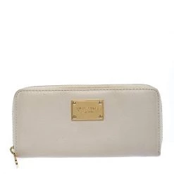 Michael Kors Off White Leather Jet Set Zip Around Wallet For Women