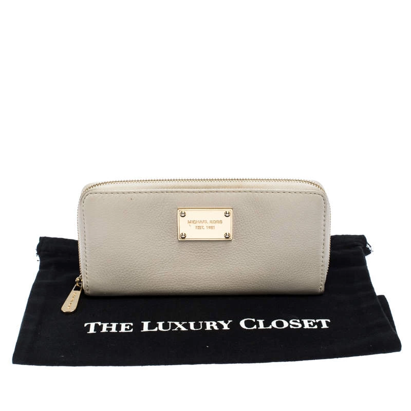 Michael Kors Off White Leather Jet Set Zip Around Wallet For Women - Image 8