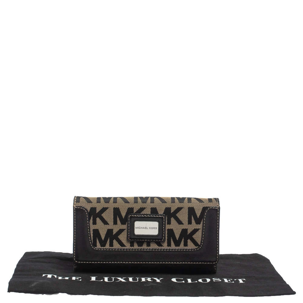 Michael Kors Beige/Black Signature Coated Canvas And Leather Brookville Caryall Continental Wallet For Women - Image 9