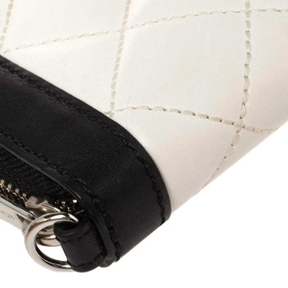 Michael Kors White/Black Quilted Leather Wristlet Wallet For Women - Image 9