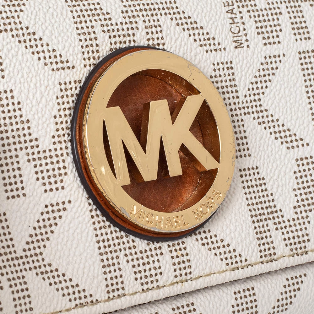 Michael Kors White Signature Canvas Fulton Wallet For Women - Image 5