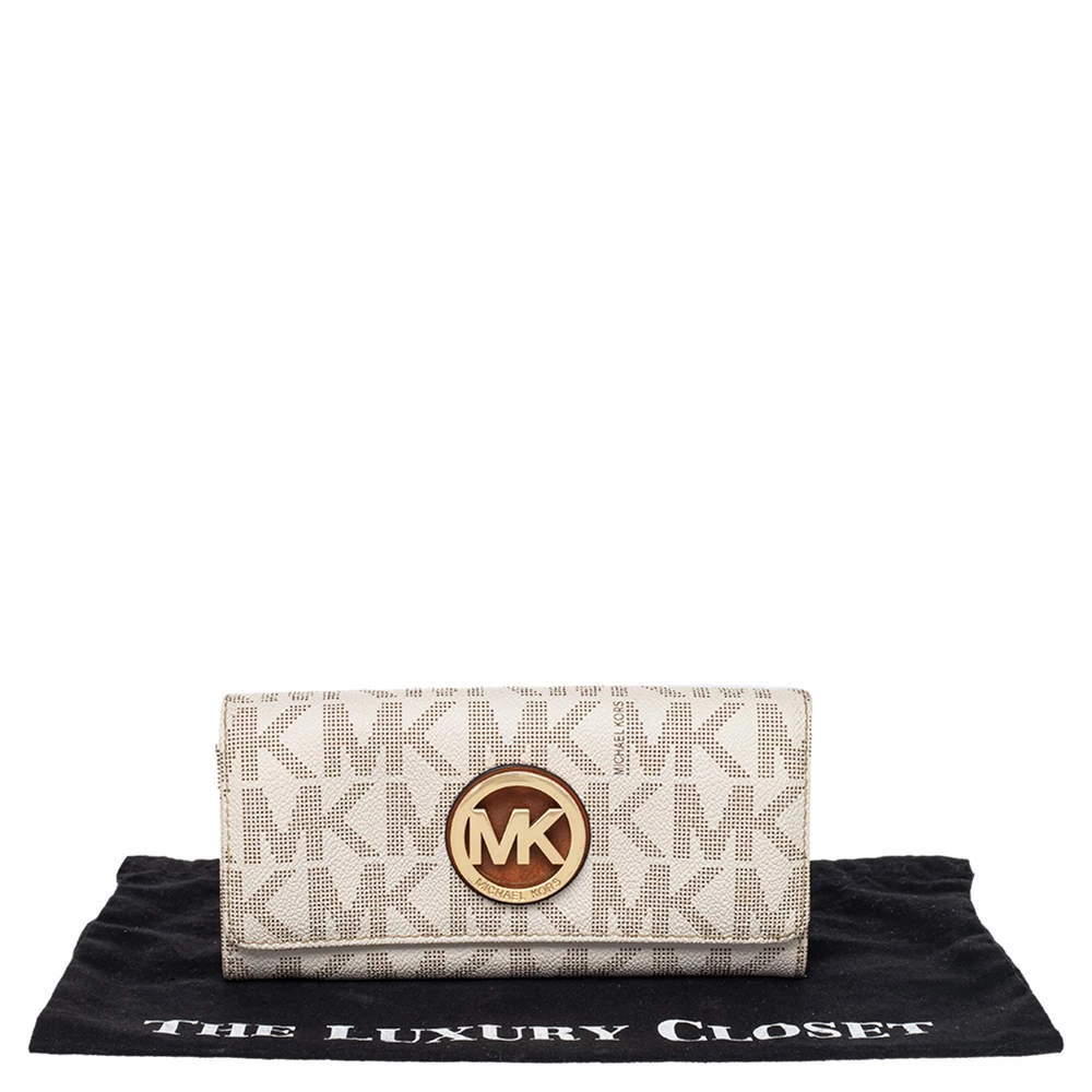 Michael Kors White Signature Canvas Fulton Wallet For Women - Image 10