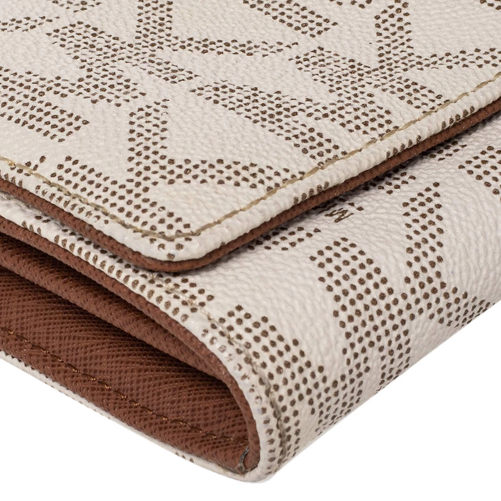 Michael Kors White Signature Canvas Fulton Wallet For Women - Image 11