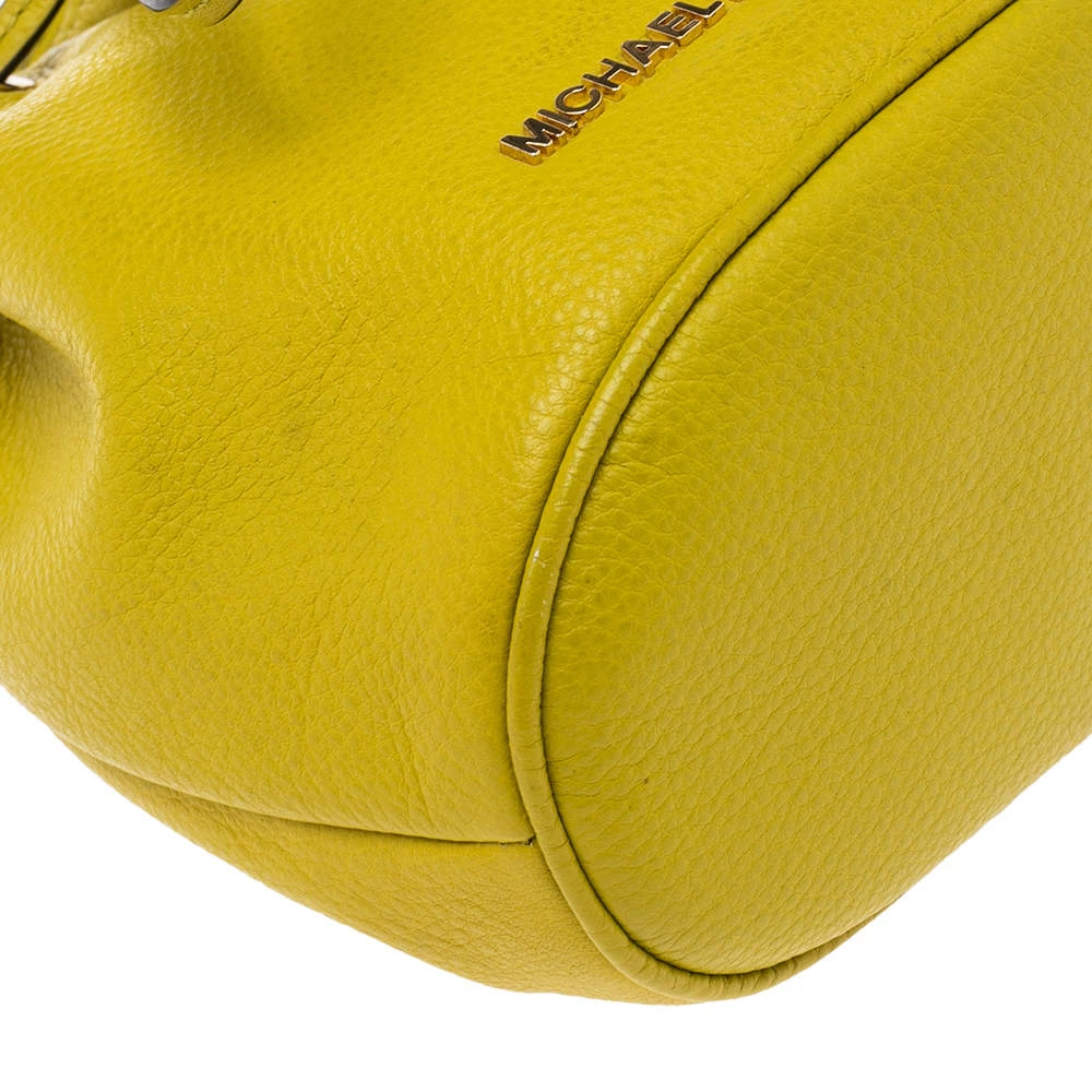 Michael Kors Apple Green Leather Jules Bucket Bag For Women - Image 11