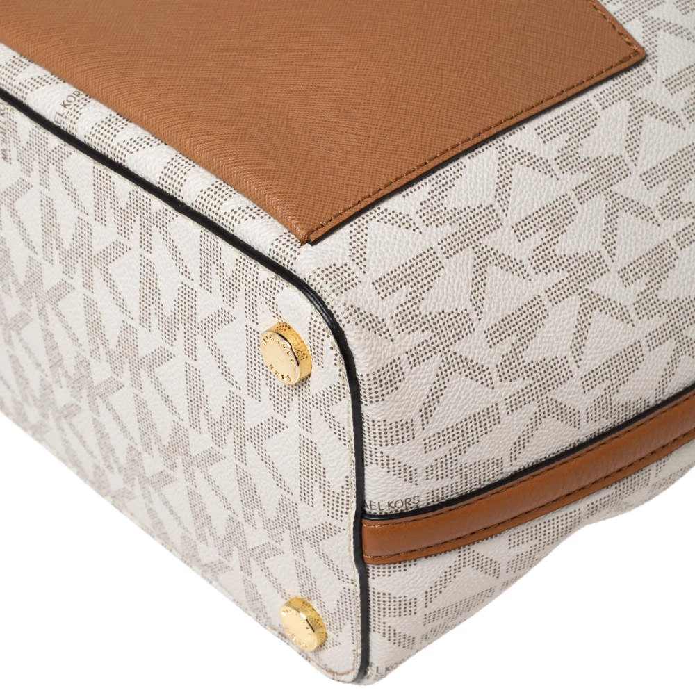 Michael Kors White Monogram Coated Canvas Medium Greenwich Bucket Bag For Women - Image 14