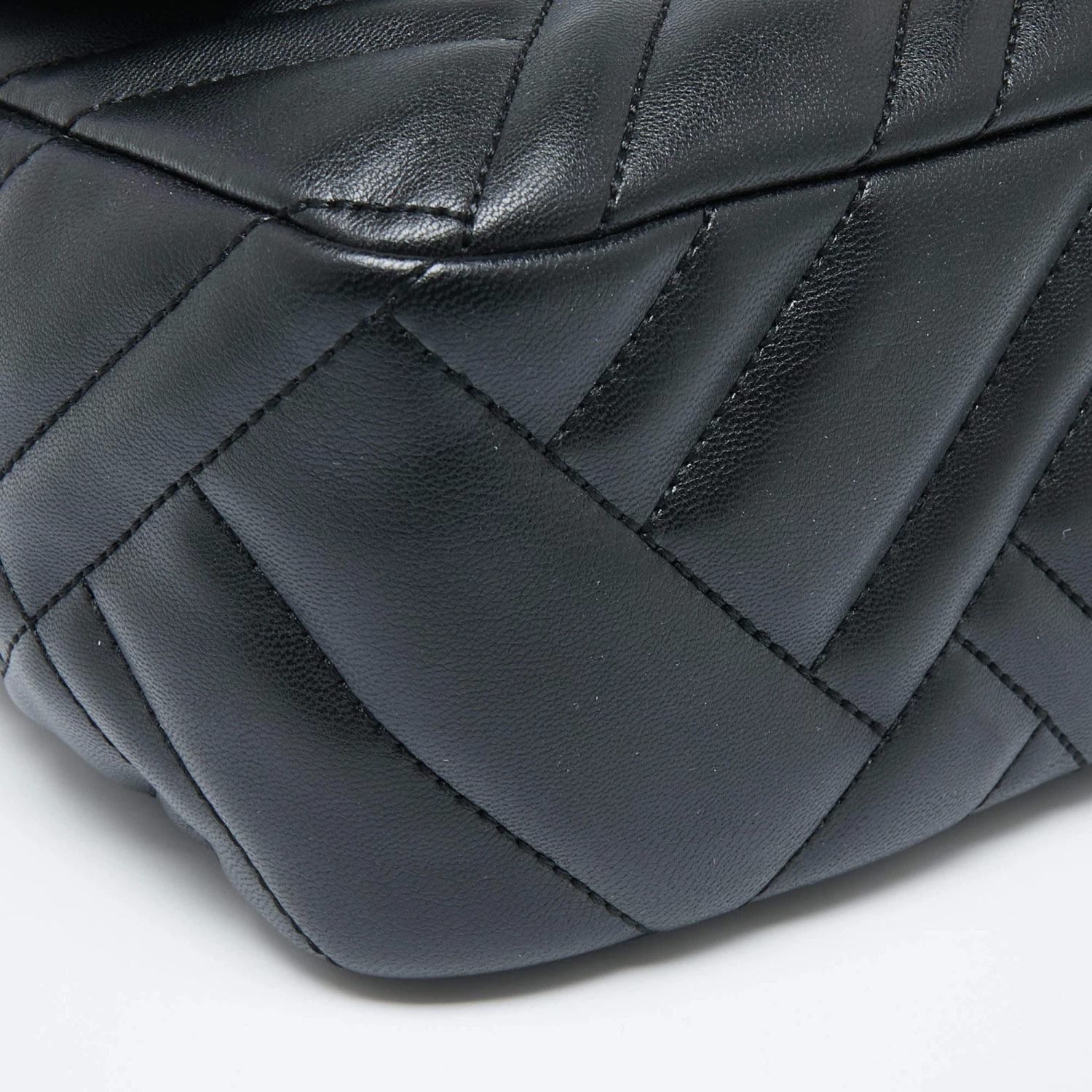 Michael Kors Black Leather Medium Peyton Shoulder Bag For Women - Image 10