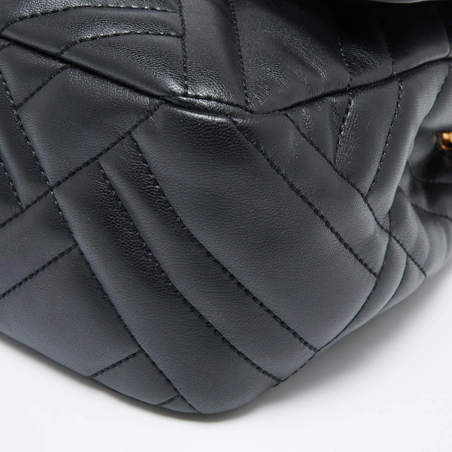 Michael Kors Black Leather Medium Peyton Shoulder Bag For Women - Image 11