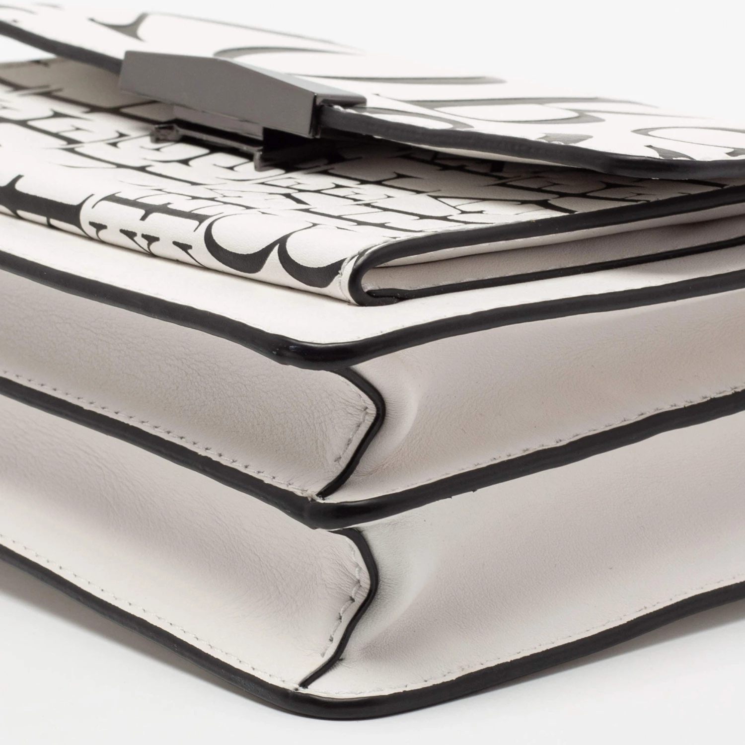 Michael Kors White Newsprint Logo Leather Jade Large Shoulder Bag For Women - Image 13