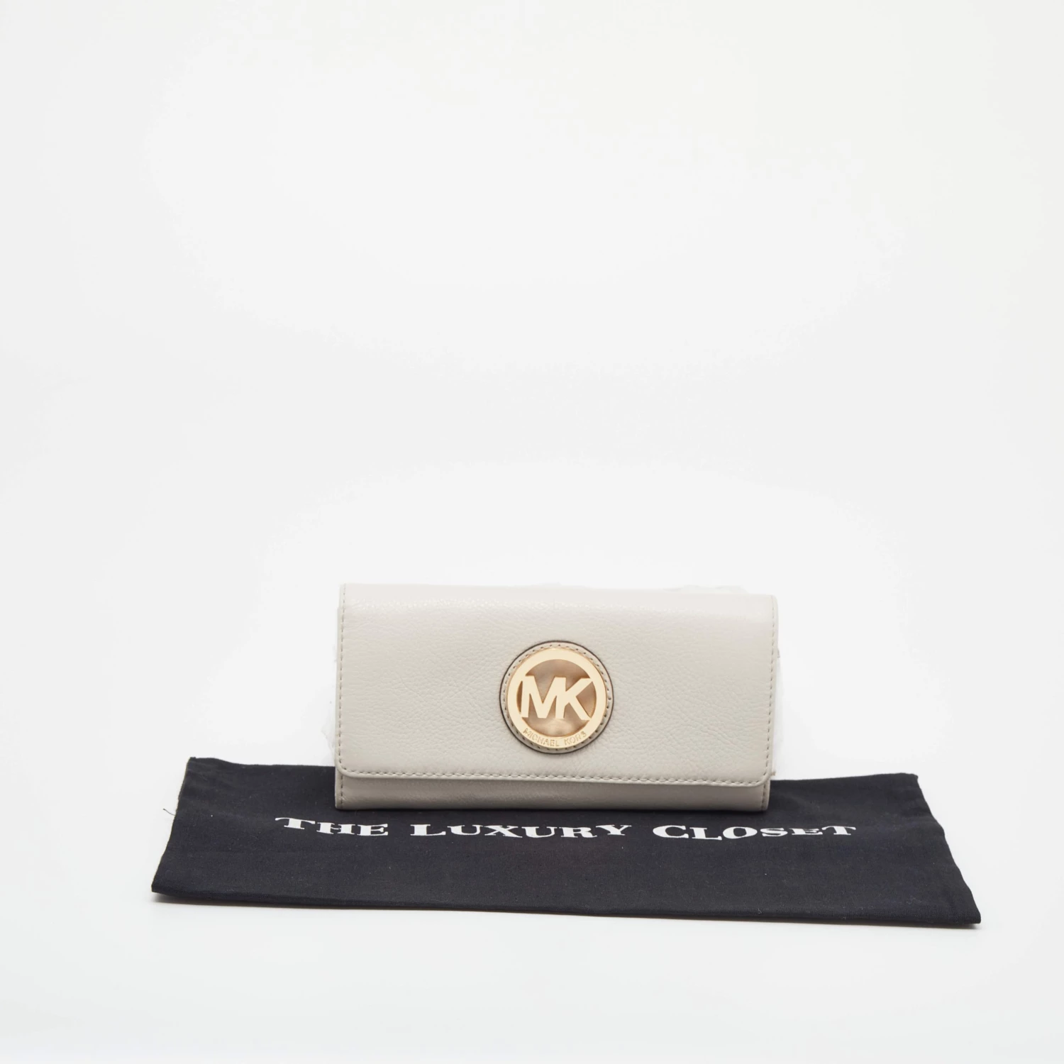 Michael Kors Vanilla Leather Fulton Flap Continental Wallet For Women - Image 8